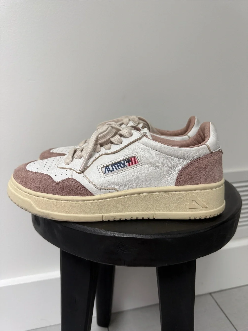 Autry Women’s White & Dusty Pink Low-Top Sneakers
